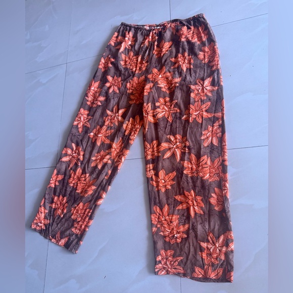 Victoria's Secret Black and Orange Casual Pants with Floral Design - Picture 12 of 16